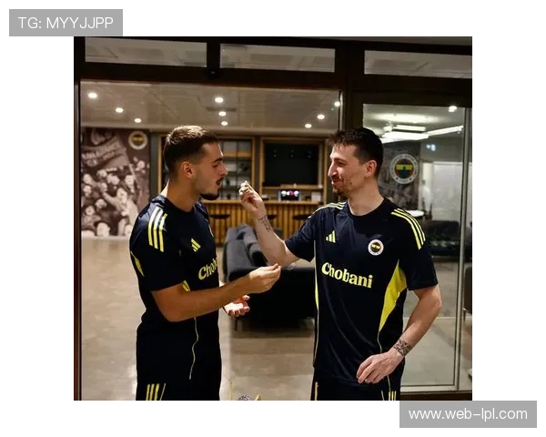 纽卡斯尔联主场3比0大胜本菲卡 穆里尼奥欧冠战绩再度失利 纽卡斯尔联主场3比0大胜本菲卡 穆里尼奥欧冠战绩再度失利